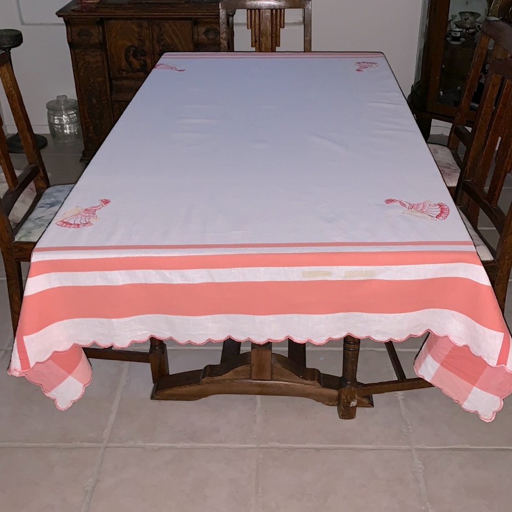 Vintage Tablecloth and Napkins Set